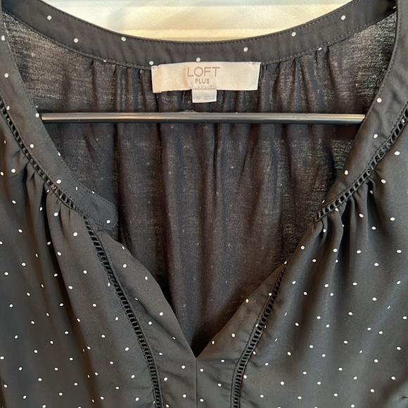 Loft Plus Brand Women’s Size 18 Black Sleeveless Blouse w/White Polka Dots - Picture 3 of 5